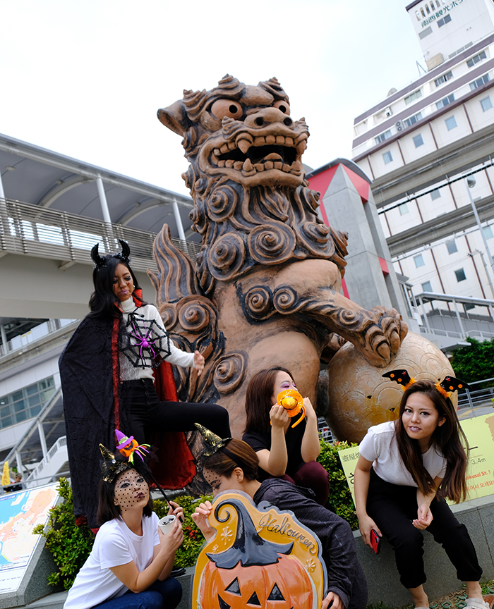 愛雅粧沖縄校ハロウィン2018_国際通り牧志駅近くうふシーサー前にて